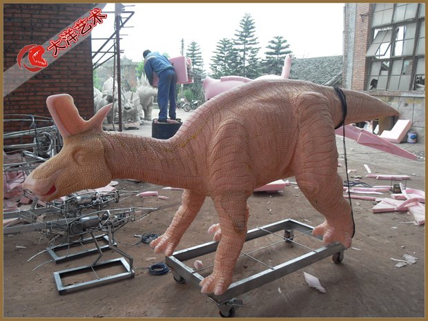 仿真恐龍制作現(xiàn)場(chǎng)-賴氏龍制作現(xiàn)場(chǎng)